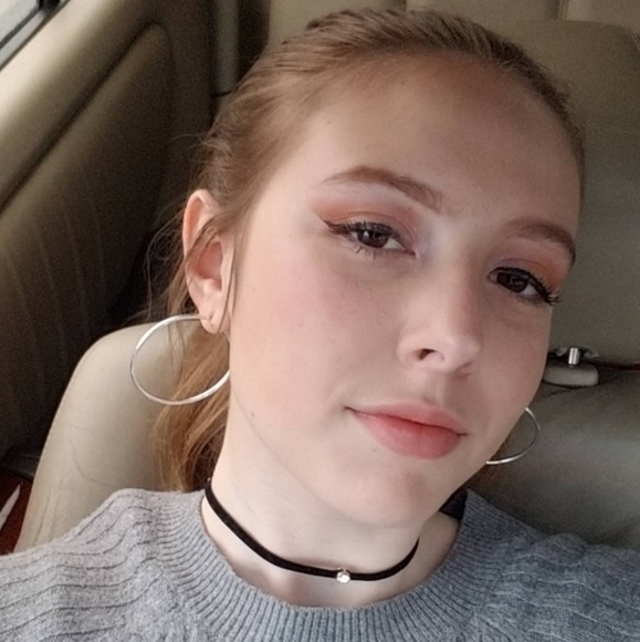 Meet your Posher, Tessa - Picture 1 of 4